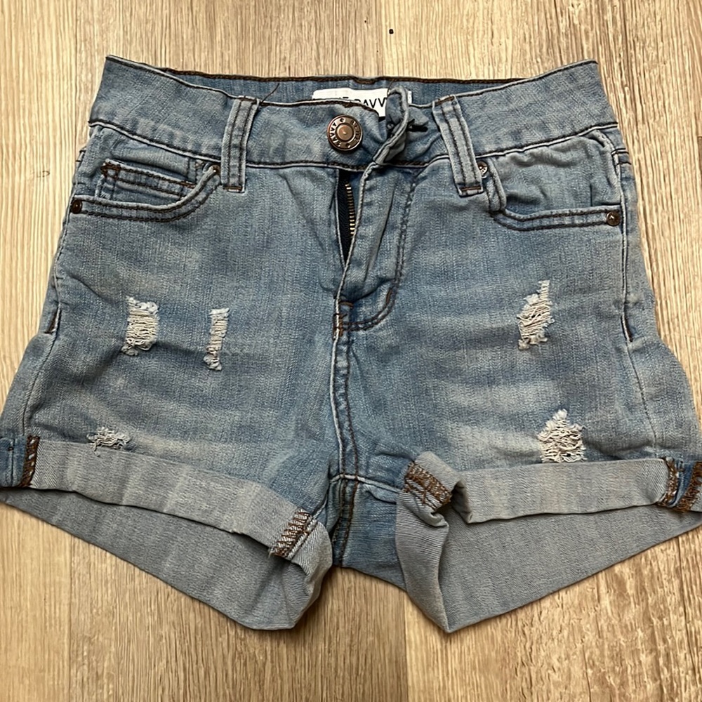 Great pair of shorts for everyday casual.